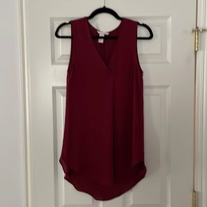 Burgundy sleeveless H&M shirt